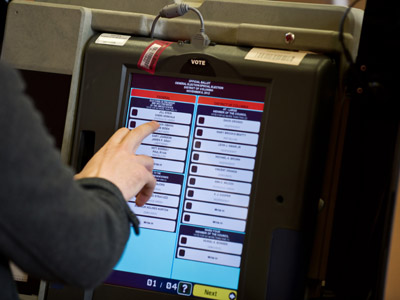 https://img.rt.com/files/oldfiles/usa/voting-machine-election-hack-088/station-polling-ballot-washingtondc.jpg