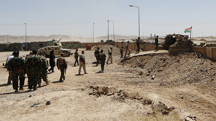Iraqi Kurdish Peshmerga forces gather at a position on the front line in the village of Sulaiman Bek, located between the capital Baghdad and the northern Iraqi city of Kirkuk, on June 26, 2014 (AFP Photo / Karim Sahib)