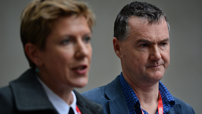 BBC Newsnight journalist Liz Mackean (L) talks next to colleague Meirion Jones (R) as the pair make statements to the media at BBC Broadcasting House in London on December 19, 2012 after the release of the Pollard report into BBC's handling of the child-sex abuse claims against late presenter Jimmy Savile (AFP Photo / Ben Stansall)