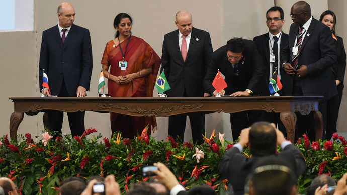 Delegates of the countries members of the BRICS (Brazil, Russia, India, China and South Africa) sign the creation of their new development bank during the 6th BRICS Summit in Fortaleza, Brazil, on July 15, 2014. (AFP Photo / Yasuyoshi Chiba)