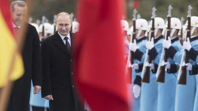 Putin in Turkey: Russian Bear basking in Turkey's Crescent