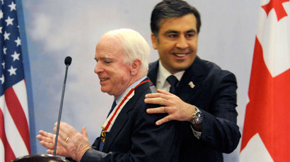 Mikheil Saakashvili (R) and John McCain.(Reuters / PIrakli Gedenidze)