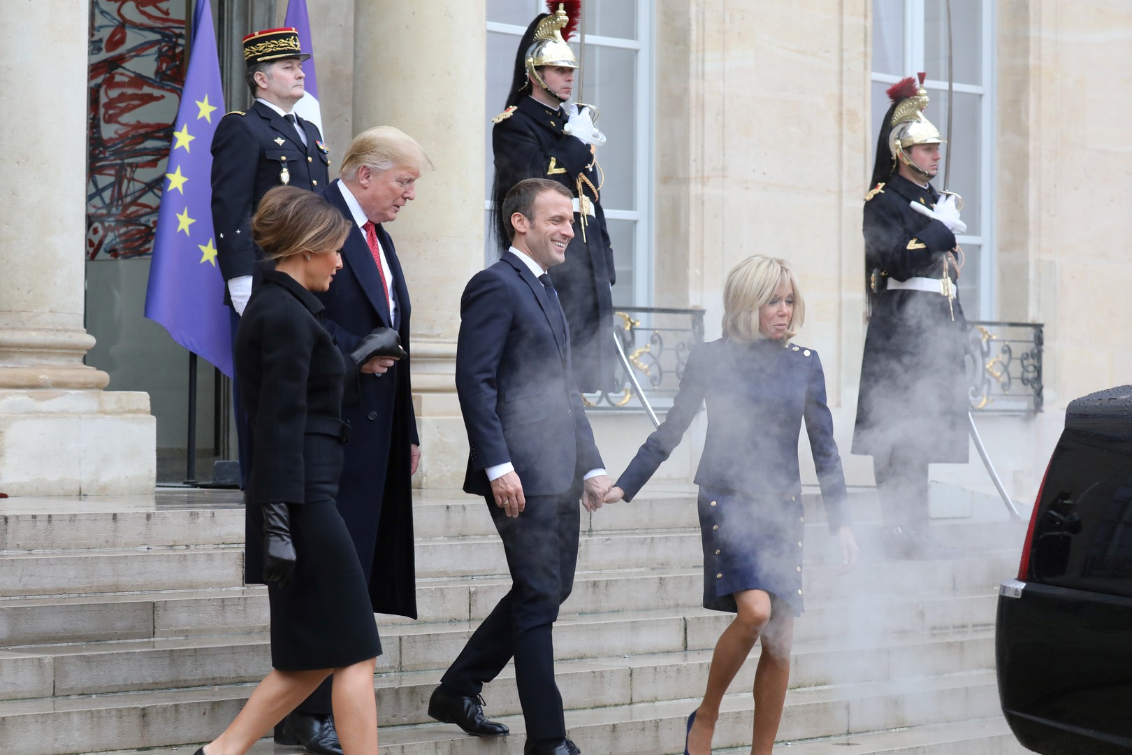 Vous avez dit écologie ? A l'Elysée, la limousine de Trump enfume les Macron (PHOTOS)