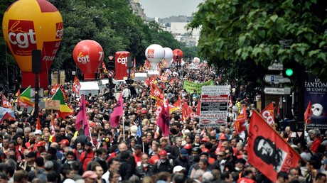 Des manifestants protestent contre la Loi travail portée par Myriam El Khomri, le 28 juin 2016 à Paris (image d'illustration).