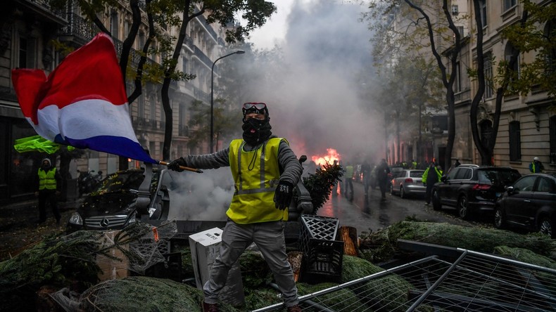 Trop peu, trop tard ? Malgré ses annonces, l'Elysée craint «une très grande violence» le 8 décembre