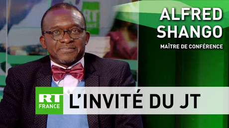Alfred Shango, maître de conférence à la Sorbonne-Nouvelle, sur le plateau de RT France.