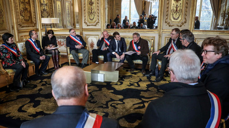 Le 14 janvier, Emmanuel Macron reçoit Vanik Berberian, président de l'AMRF (Association des Maires Ruraux de France), à la veille du lancement du grand débat national, censé répondre à la crise des Gilets jaunes (image d'illustration).