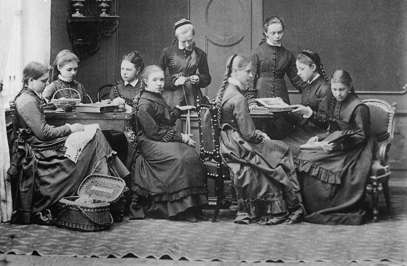 Nizhny Novgorod, graduates of the female gymnasium.
