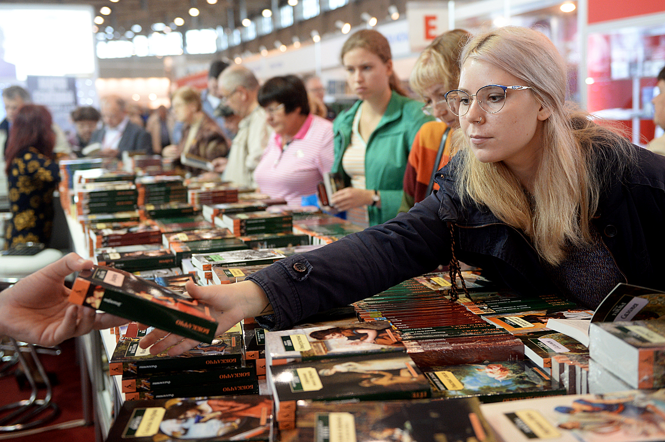 Russian read. Книжная ярмарка. Издательский рынок. Современное книгоиздание. Ярмарка книг.