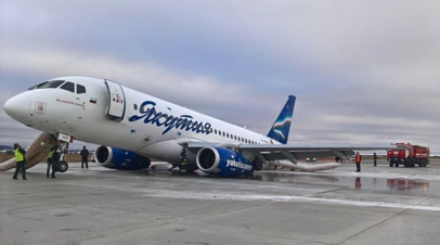 В Росавиации заявили о неисправности двигателя выкатившегося с ВПП SSJ100