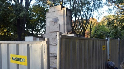Памятник Благодарности Красной армии начали сносить в Варшаве
